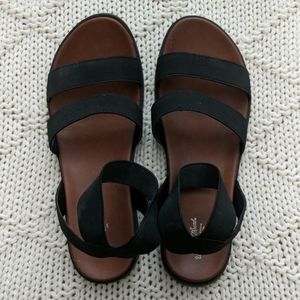 Universal Threads Sandals
